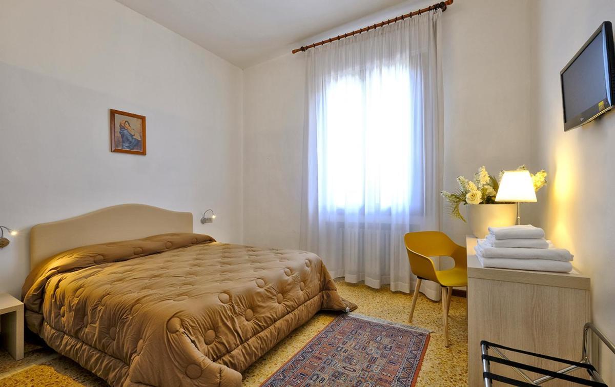 Locanda Al Santuario Peschiera del Garda Bagian luar foto