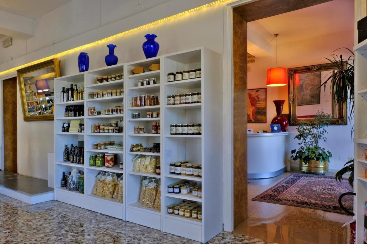 Locanda Al Santuario Peschiera del Garda Bagian luar foto