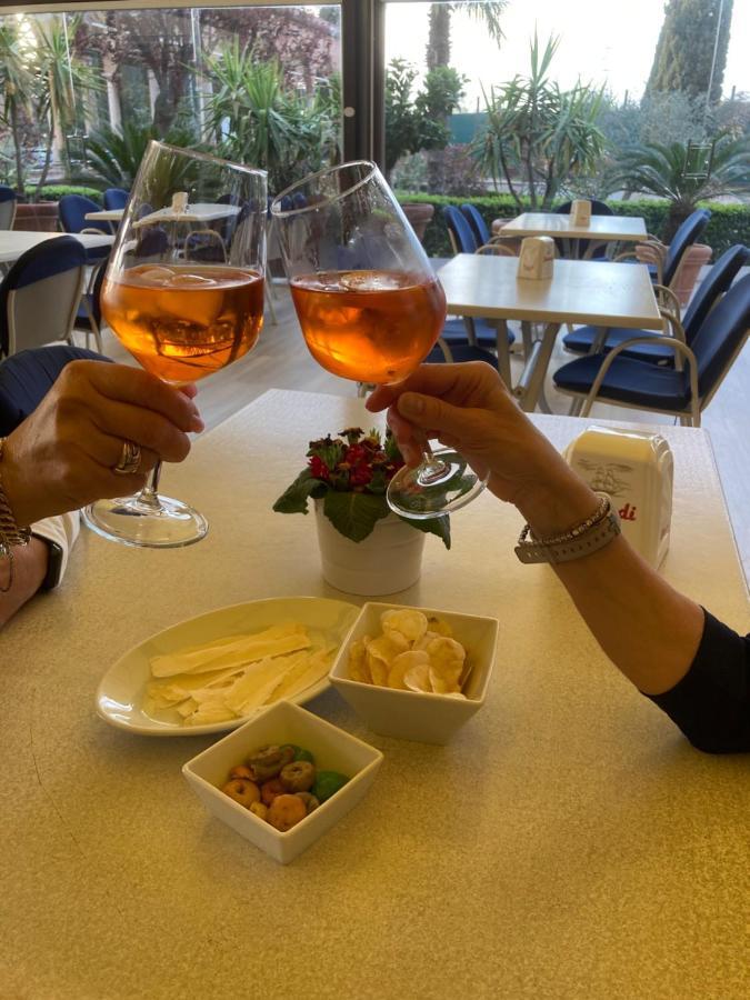Locanda Al Santuario Peschiera del Garda Bagian luar foto