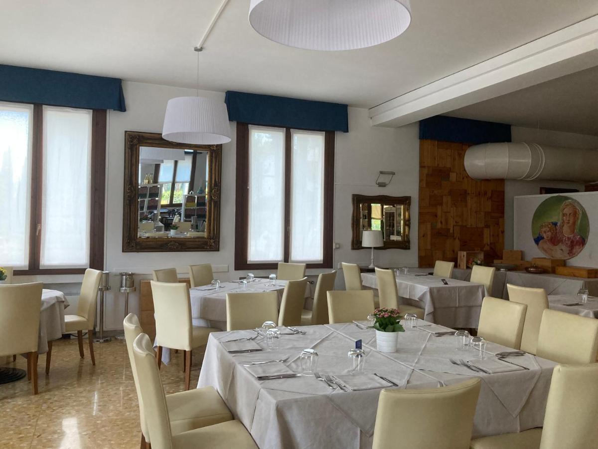 Locanda Al Santuario Peschiera del Garda Bagian luar foto