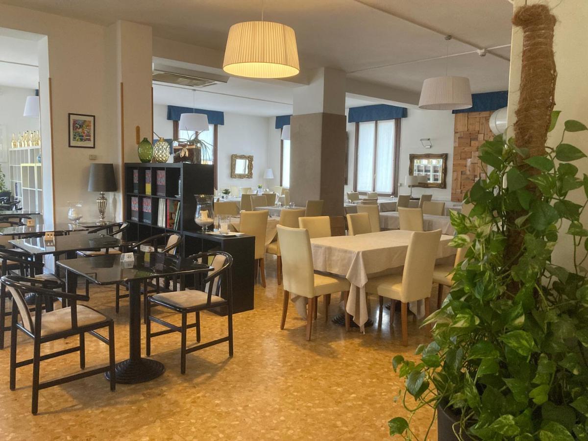 Locanda Al Santuario Peschiera del Garda Bagian luar foto