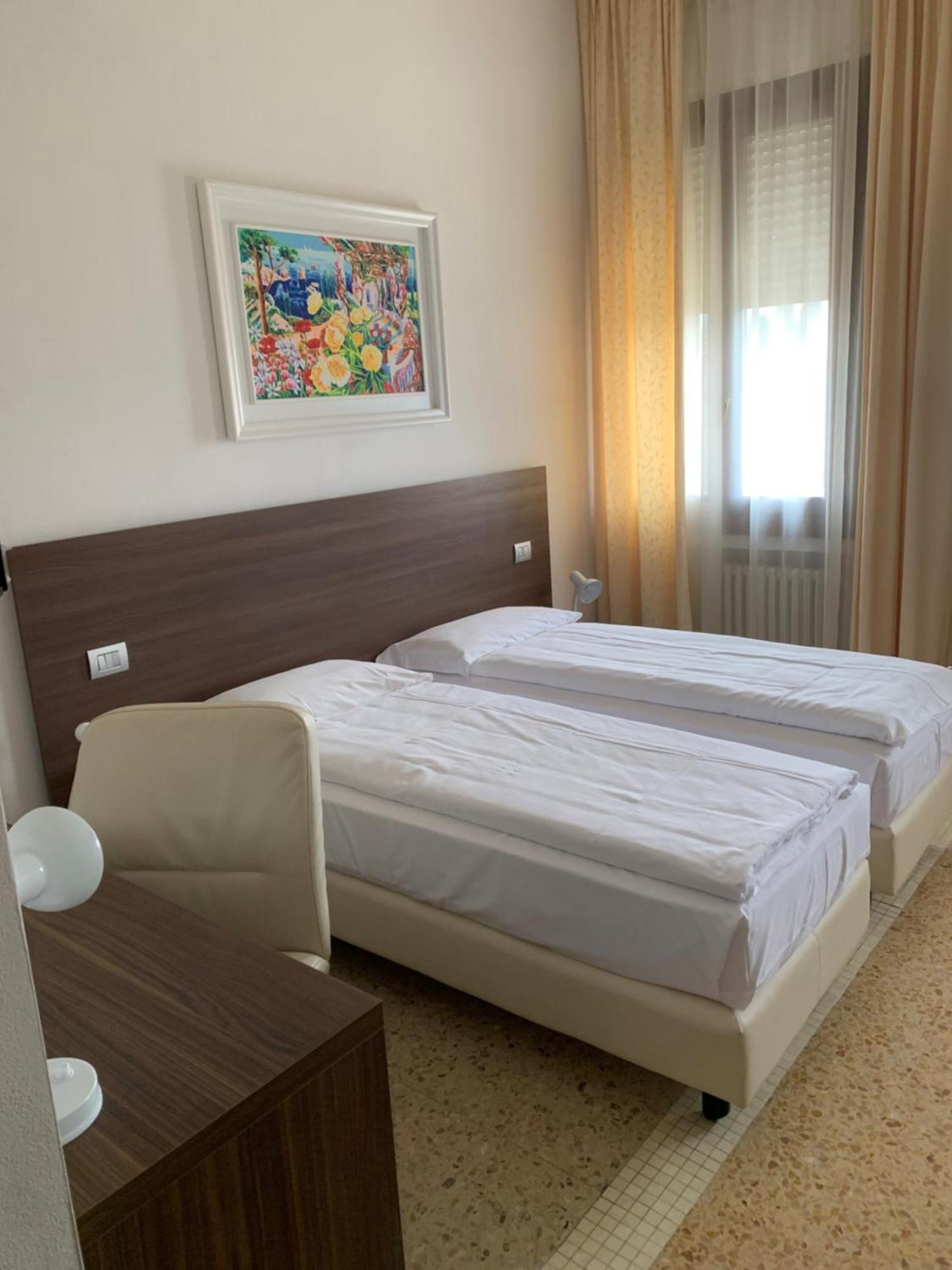 Locanda Al Santuario Peschiera del Garda Bagian luar foto
