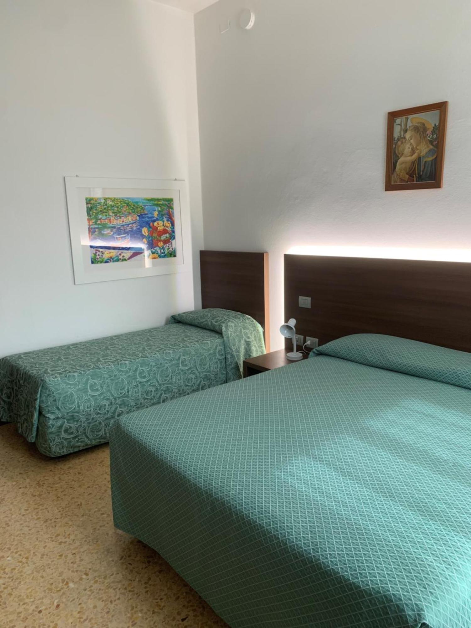 Locanda Al Santuario Peschiera del Garda Bagian luar foto