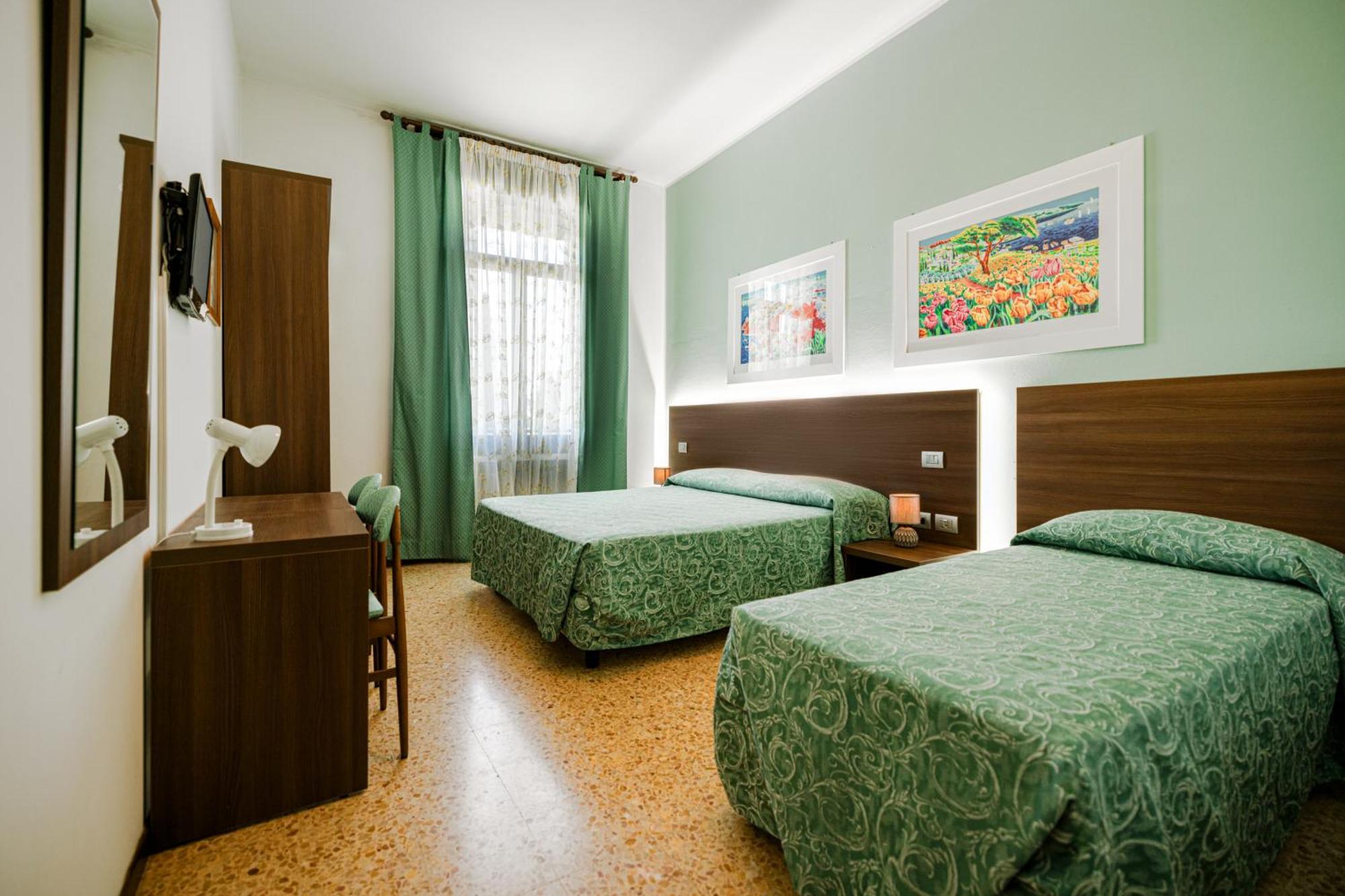 Locanda Al Santuario Peschiera del Garda Bagian luar foto