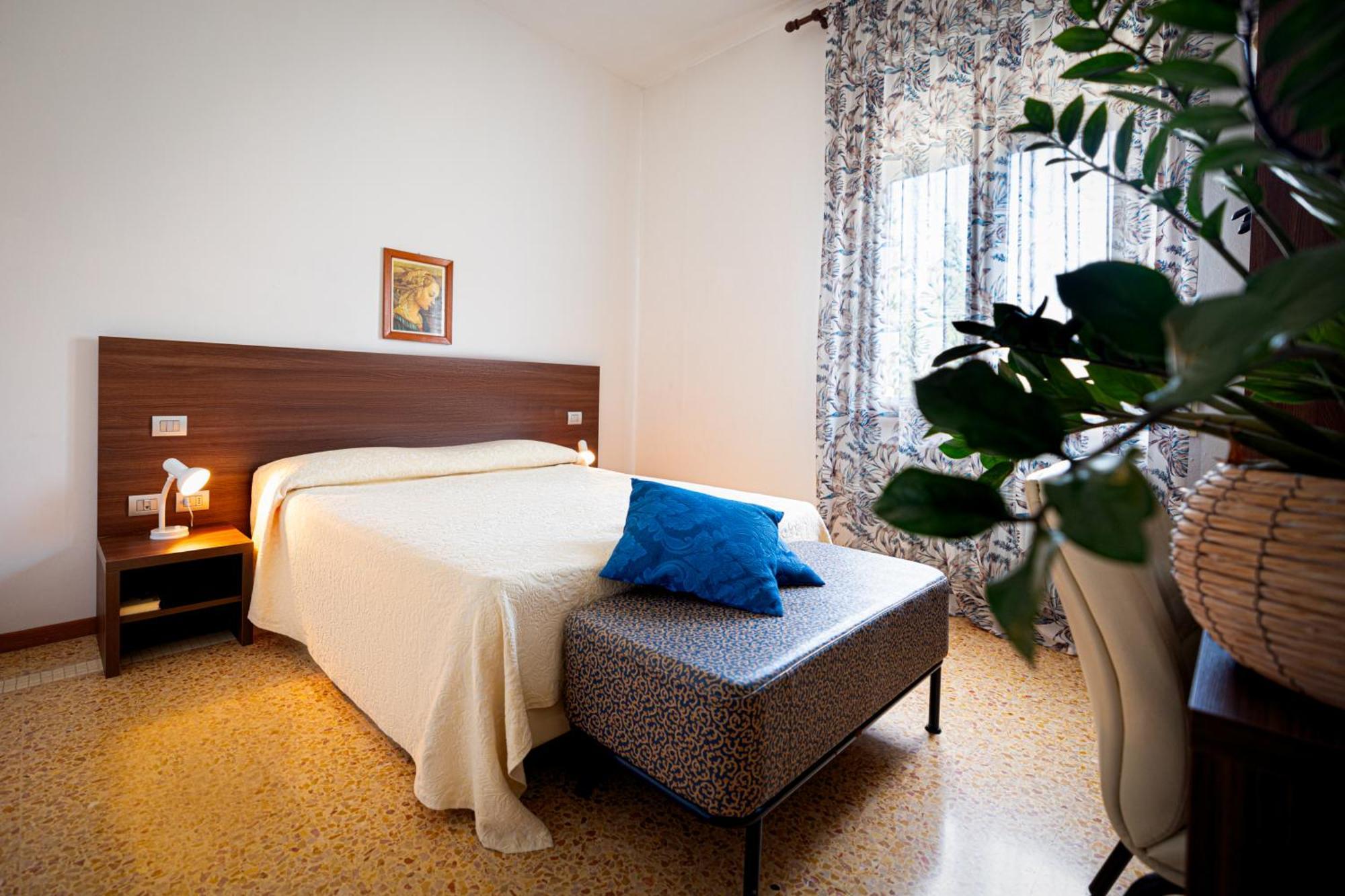 Locanda Al Santuario Peschiera del Garda Bagian luar foto