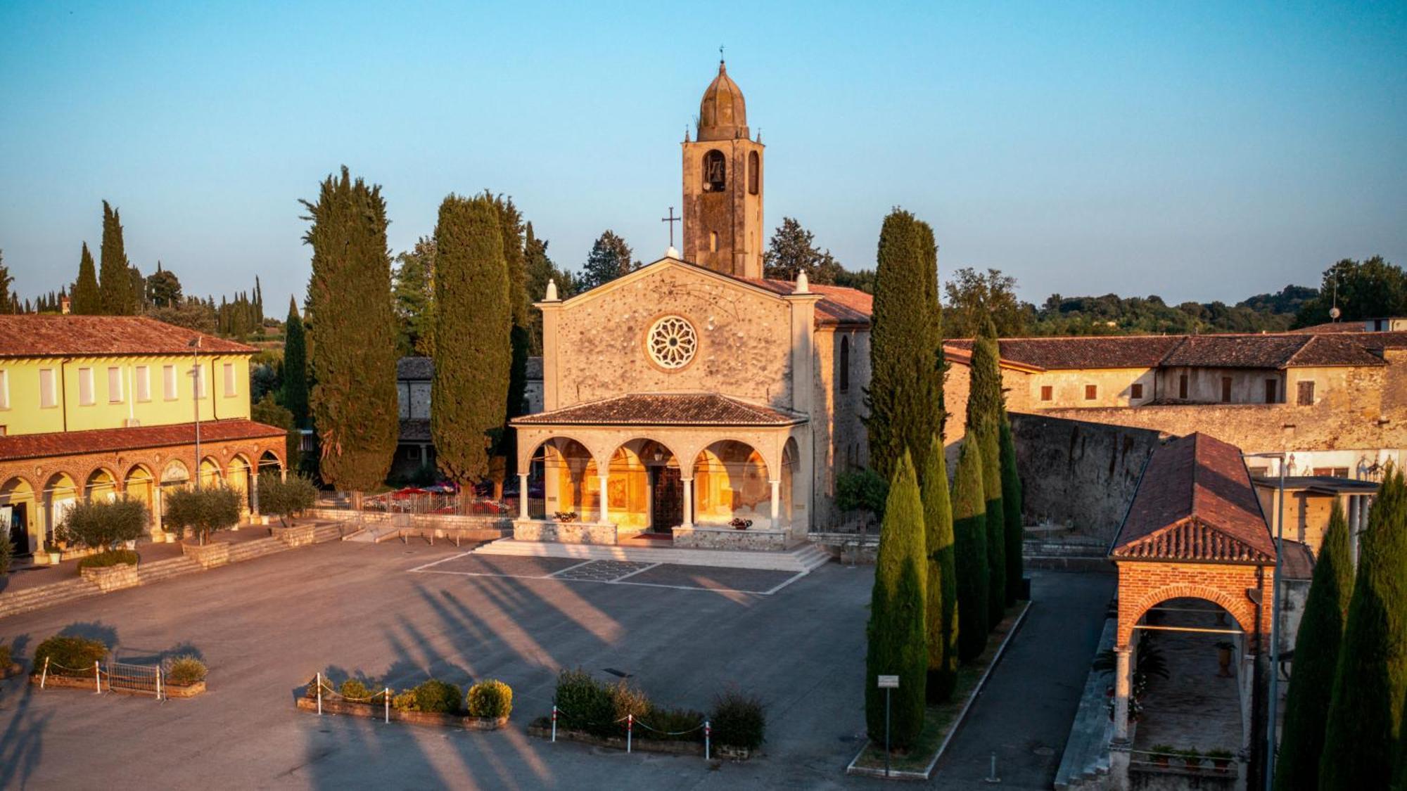 Locanda Al Santuario Peschiera del Garda Bagian luar foto