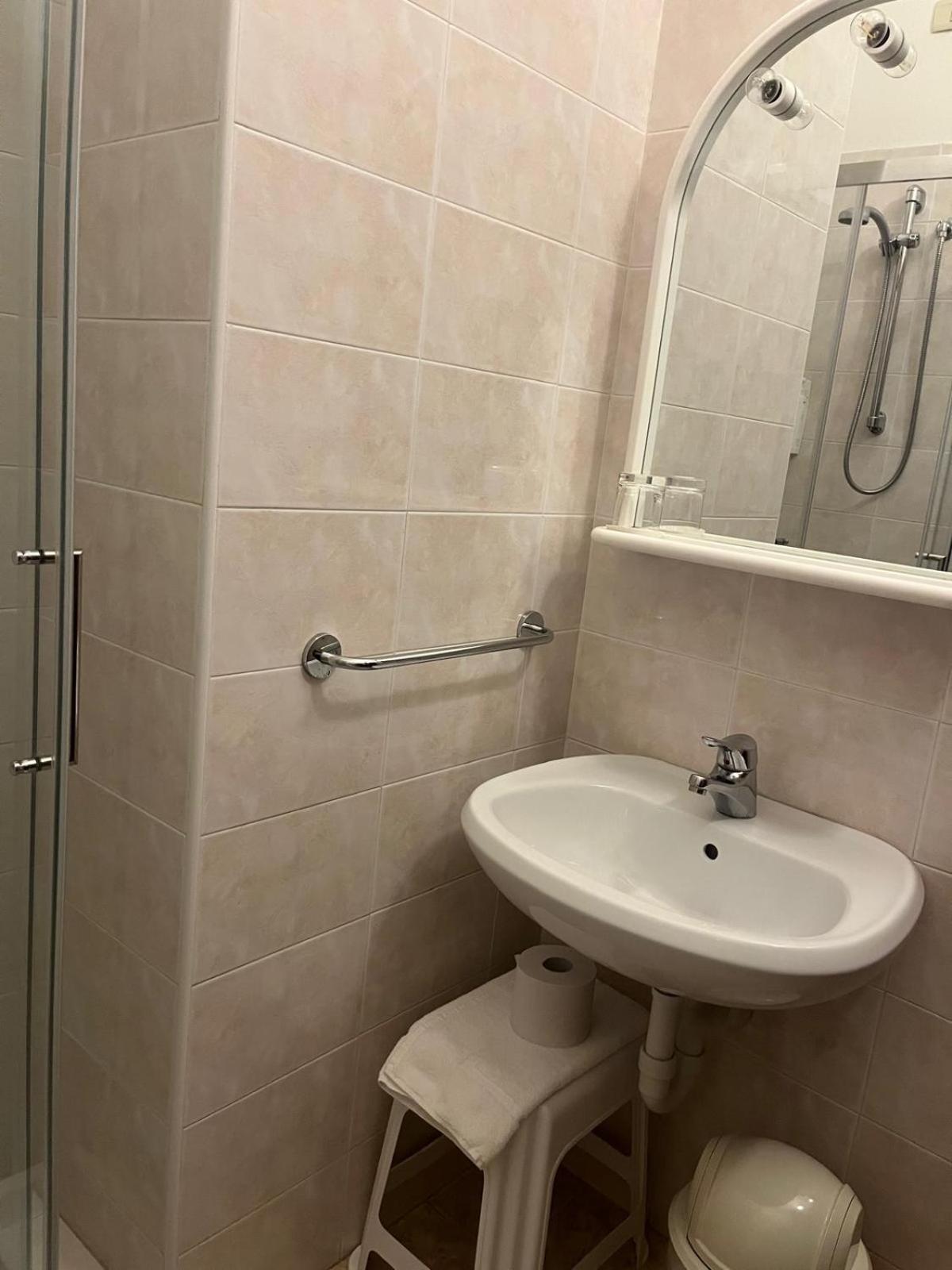 Locanda Al Santuario Peschiera del Garda Bagian luar foto