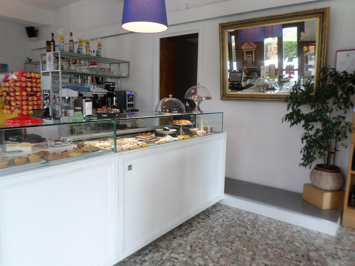 Locanda Al Santuario Peschiera del Garda Bagian luar foto